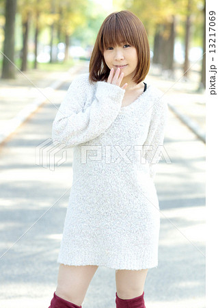 若い女性　ポートレート 13217069