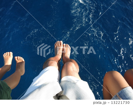 パラセーリング　パラセール　沖縄　チービシ諸島　東シナ海　空　飛ぶ 13221730