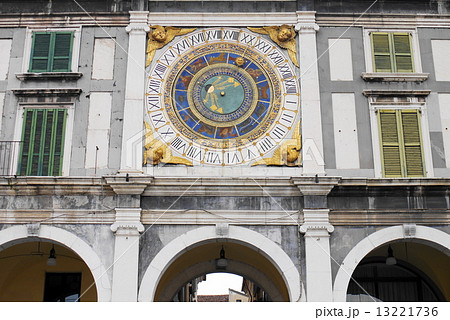 ブレシア　brescia　　時計塔　torre　dell'orologio 13221736