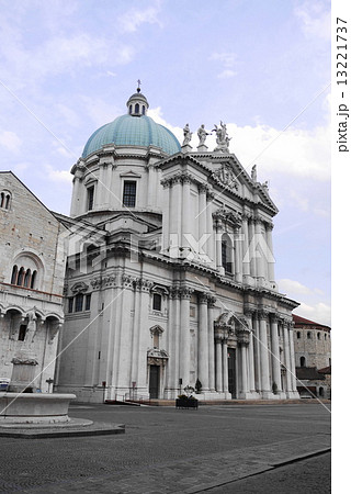 ブレシア　brescia　　新ドゥオーモ　duomo　nuovo 13221737
