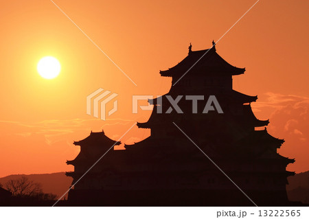 12月兵庫 保存修理工事完了後の姫路城連立式天守群(初日の出イメージ) 13222565