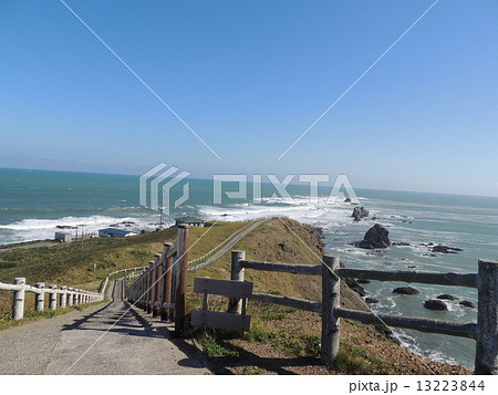 襟裳岬の風景 襟裳岬の突端への道 襟裳岬の風景 襟裳岬の突端への道 13223844