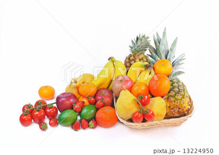 山盛りのフルーツ 13224950