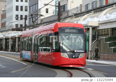 路面電車の風景　万葉線　高岡市 13225094