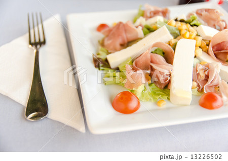 ハムとチーズのサラダ 13226502
