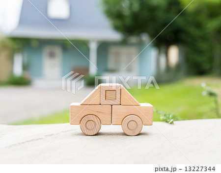 木の車 13227344