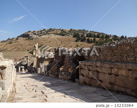 世界遺産 エフェス遺跡 ポリオの泉とドミティアヌス神殿の間の通り 世界遺産 エフェス遺跡 ポリオの泉とドミティアヌス神殿の間の通り 13233064