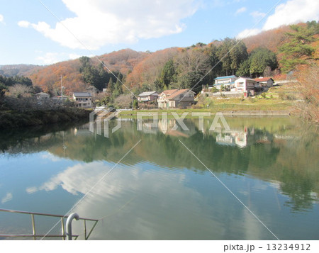 鐘撞堂山の大正池（埼玉県寄居町） 13234912