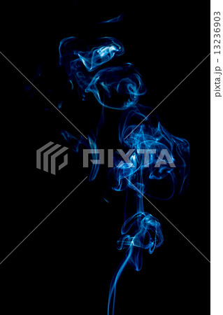 blue smoke rings on black backgroundの写真素材 [13236903] - PIXTA