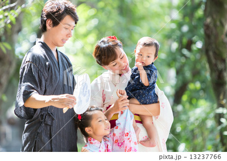 A Summer Family 13237766