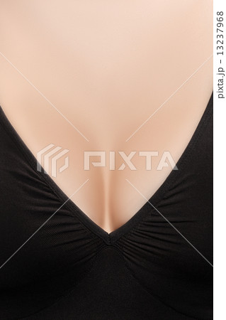 black dress dekolete 13237968