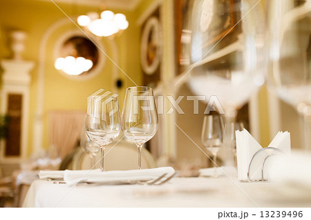 restaurant interior 13239496