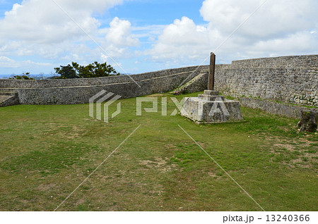 世界遺産 中城城跡の「忠魂碑」（沖縄県中頭郡北中城村･中城村） 13240366
