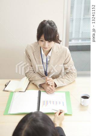 打ち合わせシーン 13241152