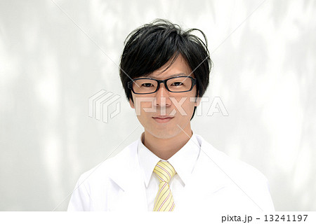 白衣の男性 白衣の男性 13241197