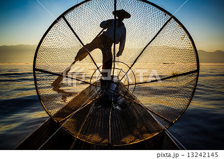 Silhouette fishermen in Inle Lake at sunrise, Shan State, Myanma 13242145