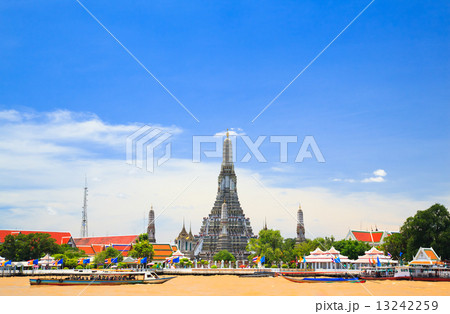 Wat Arun, The Temple of Dawn, view across Chaopraya, river. Bang Wat Arun, The Temple of Dawn, view across Chaopraya, river. Bang 13242259