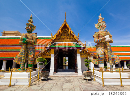 Wat phra kaew, Grand palace, Bangkok, Thailand Wat phra kaew, Grand palace, Bangkok, Thailand 13242392