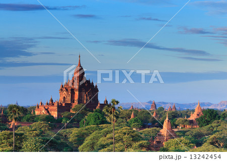 The Temples of bagan at sunrise, Bagan, Myanmar 13242454