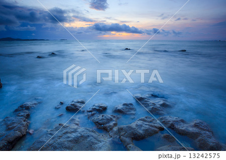 Seascape of pattaya beach at sunset, Chonburi, Thailand 13242575