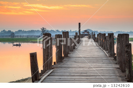 Ubein Bridge at sunrise, Mandalay, Myanmar 13242610