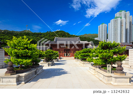Chi lin Nunnery, Tang dynasty style Chinese temple, Hong Kong, C Chi lin Nunnery, Tang dynasty style Chinese temple, Hong Kong, C 13242632