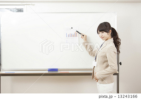 セミナー女性講師の写真素材