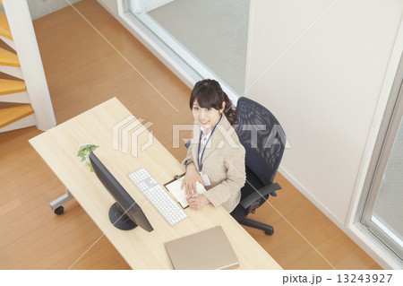 オフィスの女性 オフィスの女性 13243927