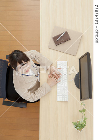 オフィスの女性 オフィスの女性 13243932