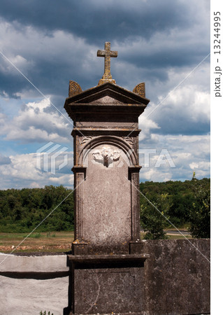 Cemetery memorial grave Cemetery memorial grave 13244995