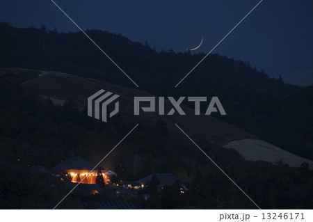 お水取り　おたいまつ 13246171