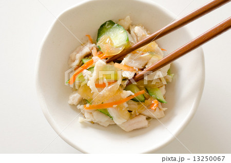 蒸し鶏とくらげの中華和え 13250067