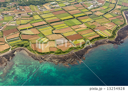 長崎県の福江島の円畑を空撮 13254928