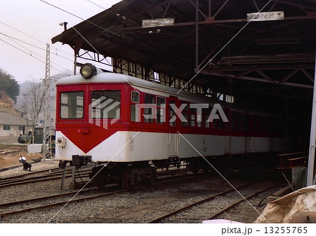下津井電鉄の車庫　昭和63年 13255765