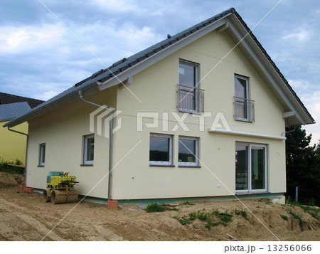 Modern single-family House 13256066