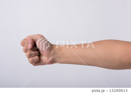 男性の手 13260615