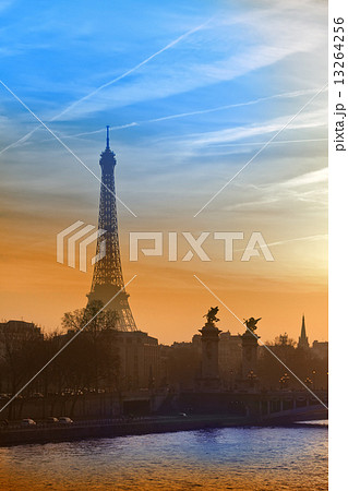 Eiffel tower and The Alexander III Bridge. Paris,Sunset.... Eiffel tower and The Alexander III Bridge. Paris,Sunset.... 13264256