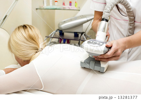 woman is in the process at the clinic lipomassage woman is in the process at the clinic lipomassage 13281377