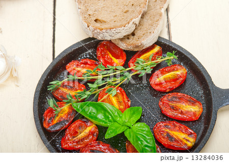baked cherry tomatoes with basil and thyme 13284036