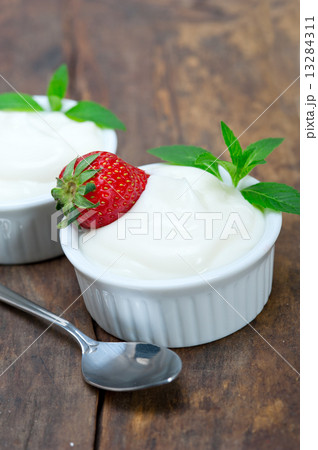 organic Greek yogurt and strawberry 13284311
