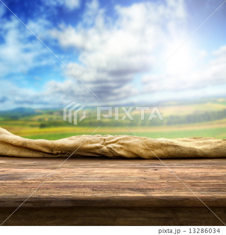 empty table 13286034