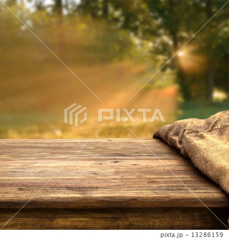 empty table empty table 13286159