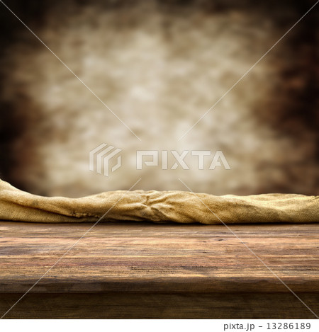 empty table 13286189