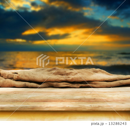 empty table empty table 13286243