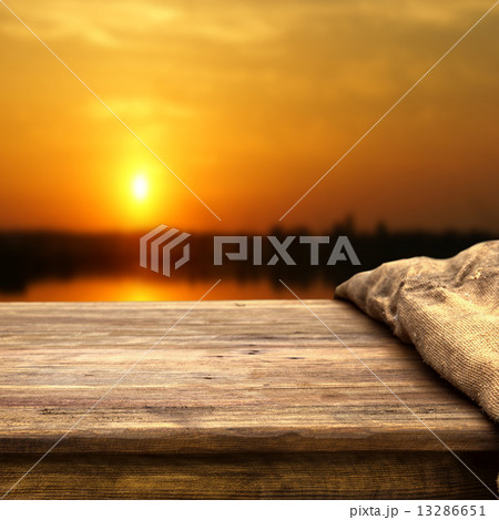 empty table empty table 13286651