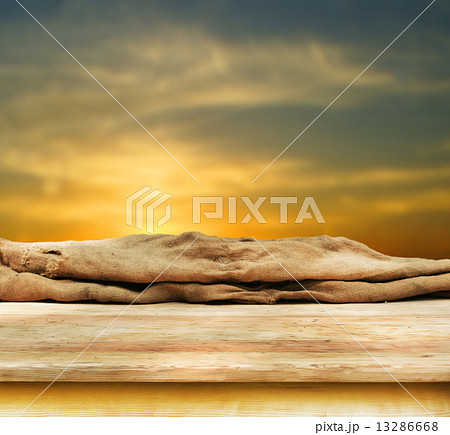 empty table 13286668