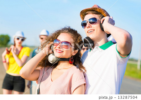 young couple young couple 13287504