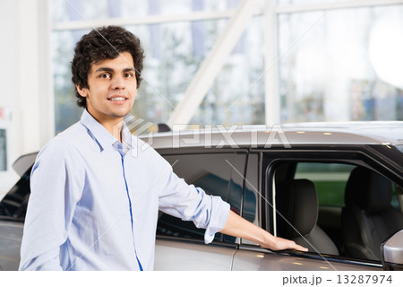 Car buying 13287974