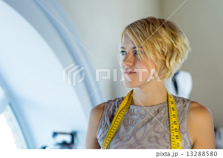 Atelier worker Atelier worker 13288580
