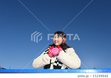 ハートと女性 13289688